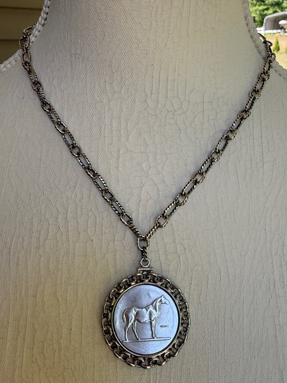 Vintage-Inspired Horse Medallion Pendant Necklace - Silver